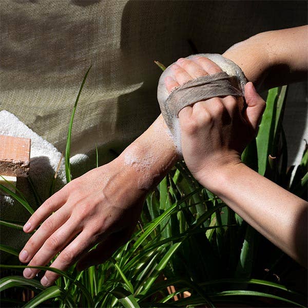 Manopla exfoliante corporal de Luffa con asa. Azal.